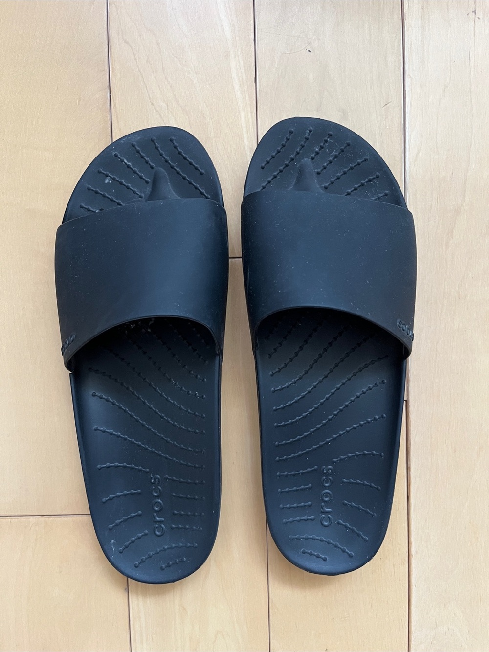 CROCS women’s Black Slip-On Slide Sandals